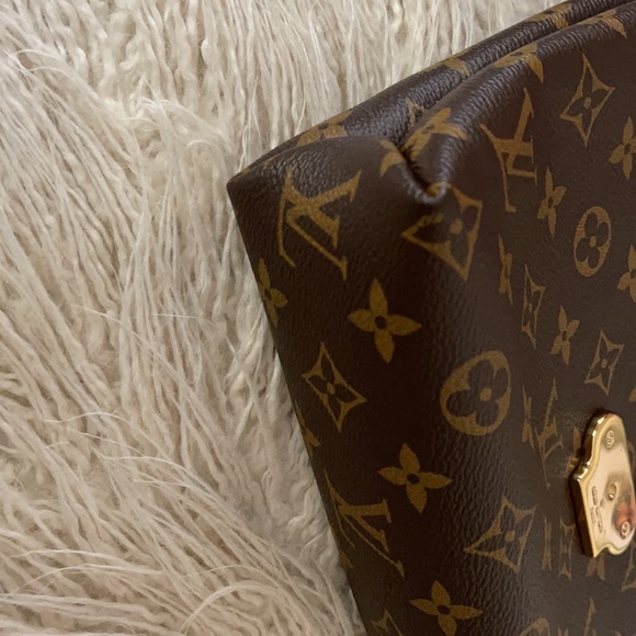 Saint-Placide Louis Vuitton LIKE NEW! Comes with box and dust bag - Picture 11 of 17